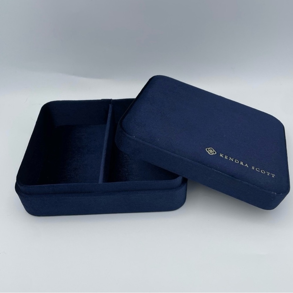 NWT Kendra Scott Velvet Jewelry Case